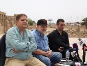 خالد الصاوى يفتح ملفات مسيرته الفنية فى ندوة تكريمه بالأقصر للسينما الإفريقية.. ويؤكد: خضت رحلة كبيرة.. وأصبحت أكثر وعياً.. وأسعى دائما إلى تطوير نفسى.. وتعرّضت لصدمة مع تقدمى فى العمر