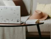 5 أبراج سعيدة بقرار العمل من المنزل.. برج العقرب يحب الخصوصية