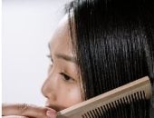 وداعًا لقشرة الشعر.. 6 حلول غير تقليدية أبرزها استخدام البصل