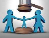 قانون الرؤية فى ميزان حقوق الإنسان.. حقوقيون: لا يتماشى مع التطورات الحديثة بمفاهيم حقوق الطفل.. ويؤكدون ضرورة تغير مفهوم الرؤية إلى الرعاية المشتركة.. وخبير سلوك: تعثر الرؤية يراه الطفل نوعًا من الرفض والتخلي