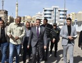 محافظ بورسعيد يقرر خصم مليون جنيه من شركة النظافة لسوء مستوى الخدمة.. صور