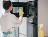 خطوتان لتنظيف الميكروويف بسهولة والحفاظ عليه من الصدأ