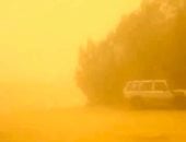 عواصف ترابية شديدة تضرب مركز الفرافرة وتحجب الرؤية بالوادى الجديد.. صور