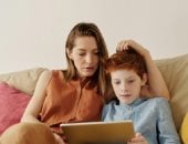 إزاى تتكلم مع أطفالك عن النزاعات والحروب من غير تخويف أو قلق؟