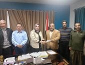 تسليم قطعة أرض أملاك دولة بحى الكوثر بسوهاج لإقامة دار محفوظات