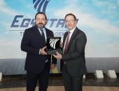 سفير بريطانيا بالقاهرة يتفقد أكاديمية مصر للطيران ويشيد بمستوى التجهيزات