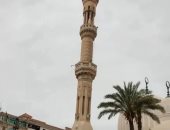 تدخل عاجل لإصلاح أعلى مئذنة جامع البحر بدمياط بعد تأثرها بسوء الأحوال الجوية