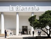فنانو بينالى البندقية يضغطون لحظر مشاركة أمريكا وإسرائيل وروسيا بالمعرض