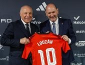 أبوريدة يهدي درع خاص لرئيس الاتحاد الإسبانى ويحصل على قميص"لاروخا"