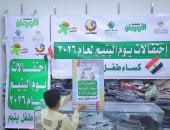 الأورمان تبدأ فاعليات الاحتفال بيوم اليتيم بتوزيع ملابس على الأطفال