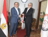 رئيس اتحاد الدراجات يجتمع بالخبير الإيطالي عقب وصوله إلى القاهرة لقيادة المنتخب