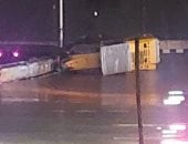 إزالة حطام حادث انقلاب حفار أعلى الطريق بمنطقة الهرم