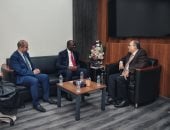 رئيس هيئة الدواء يبحث مع نظيره الغانى تعزيز التعاون بالقطاع الدوائي