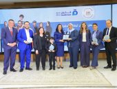 وزيرة التضامن تكرم أبطال مسلسل مسلسل «اللون الأزرق».. مايا مرسى مشيدة بالشركة المتحدة: عمل درامى واحد قد يفوق كل الجهود فى دعم قضايا التوحد.. وتعلن إطلاق جائزة مع «قادرون باختلاف» لأفضل الأعمال الفنية.. صور