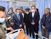 محافط المنوفية ومدير الأمن يزوران مصابى حادث السادات.. فيديو