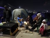 من القصف إلى افتراش أرصفة الشوارع.. معاناة النازحين فى جنوب لبنان