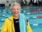 بعد تحطيمها أرقام قياسية بعمر الـ95.. نصائح سباحة بريطانية لشيخوخة صحية