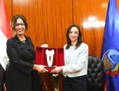محافظ البحيرة تستقبل وزيرة الثقافة لتوقيع بروتوكول يعيد مكتبة البلدية للنور