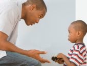 7 قواعد إتيكيت لازم تعلمها لطفلك من صغره.. طريقة الاعتذار للآخرين أبرزها 