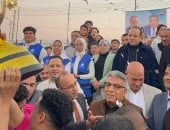 محافظ الدقهلية يحضر نهائى دورة كرة قدم ويحتفل بين الجمهور واللاعبين