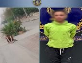 سقوط "عامل" أثار ذعر المارة بمصر الجديدة بعد تداول فيديوهات مريبة له