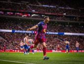 برشلونة يخطف فوزا مثيرا من أتلتيكو مدريد ويعزز صدارة الدوري الإسباني.. فيديو