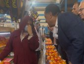 طمنونى بتاخدوا مرتب كويس.. حوار ودى بين رئيس الوزراء والعاملين بمصنع ببنها