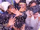 آلاف الأقباط يحتفلون بأحد السعف في دير سمعان بالمقطم حاملين جريد النخيل