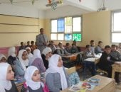 فى جولة مفاجئة بأطفيح.. مدير تعليم الجيزة يستبعد مدير مدرسة لتقصيره بالعمل