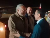 محافظ أسوان يستقبل الملك أحمد فؤاد الثانى بالمطار