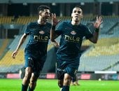 عدى الدباغ وناصر منسى الأفضل في الزمالك قبل نهائي الكونفدرالية.. أرقام