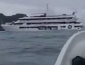 جنوح سفينة سياحية في المحيط الهادئ وإجلاء 30 راكبا.. فيديو