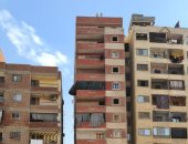 عقار مائل يثير الذعر فى المرج والجهات المعنية تأمر بإخلائه للفحص.. فيديو