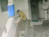 ضبط المتهم بسرقة حنفيات وضوء مسجد بالمحلة