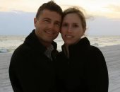 نصب تذكاري على سطح القمر تخليداً لذكرى زوجة قائد أرتميس 2