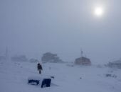 مغامرات على الجليد.. الحياة اليومية فى القطب الشمالي الكندي 