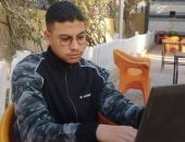 شاب من المنيا يبتكر أول نموذج ذكاء اصطناعى بلغة الإشارة.. فيديو