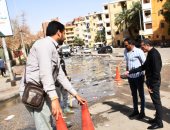 محافظ أسوان يتابع إصلاح كسر صرف صحى بالعقاد