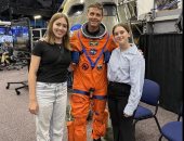 نبوءة كعكة الحظ تتحقق.. رائد ناسا يصل إلى القمر بعد 9 سنوات