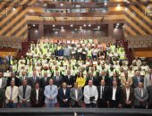 محافظ الجيزة يكرم عمال النظافة والسائقين تقديرا لدورهم فى التعامل مع موجة الأمطار