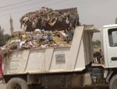 رفع 100 طن قمامة ومخلفات وأتربة بـ 5 قرى فى مركز سوهاج