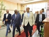 محافظ أسيوط: القطاع الخاص شريك رئيسي في التنمية واستقرار الأسواق