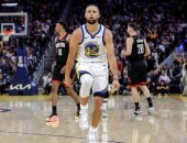 عرض أحذية نجم كرة السلة ستيفن كارى فى مزاد علنى.. تخيل سعرها