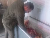 محافظ أسيوط: ضبط أكثر من 5 أطنان أغذية غير صالحة خلال حملات بيطرية مكثفة