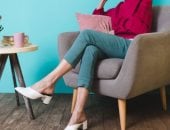 هل ترتبط طريقة الجلوس بوضع رجل على الأخرى بأمراض القلب والدوالى؟