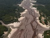 الأمازون فى مواجهة الخطر.. أسوأ جفاف يضرب نهر الأمازون منذ 122 عاما.. الحرائق المتزايدة وإزالة الغابات تهددان رئة العالم وتفاقم أزمة المناخ العالمية.. وتحذيرات من انهيار النظام البيئى وتراجع التنوع الحيوي