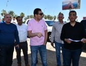 وزير الشباب والرياضة يطمئن على مدير مركز شباب أبو حماد هاتفيا