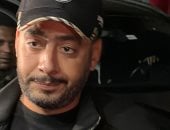 عصام السقا ويارا السكرى ومحمد رجب وأشرف زكى فى عزاء والد محمود حمدان.. صور