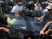 احتجاجات عنيفة فى شوارع فنزويلا.. والشرطة تستخدم الغاز المسيل للدموع