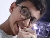 حكاية جلال.. والد النقاش الشاب يكشف كفاحه لعلاج عينه بـ"عرق جبينه".. فيديو